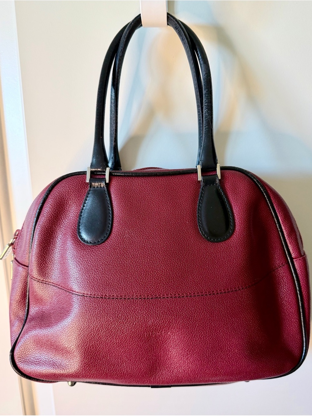 Furls pebbled leather Women's bowling style Handbag in red and Black